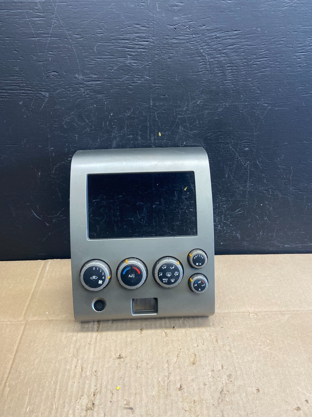 2004 - 2007 Nissan Titan Armada Radio r Climate Control Bezel Trim OEM AB9685 DG0