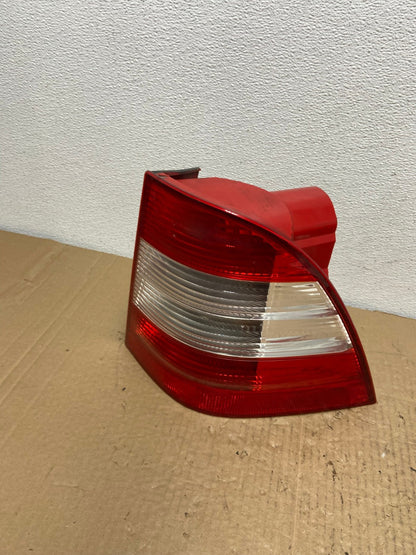 2002-2005 Mercedes ML 350 Ml-Class Right Passenger Rh Side Tail Light AC3890 LK0