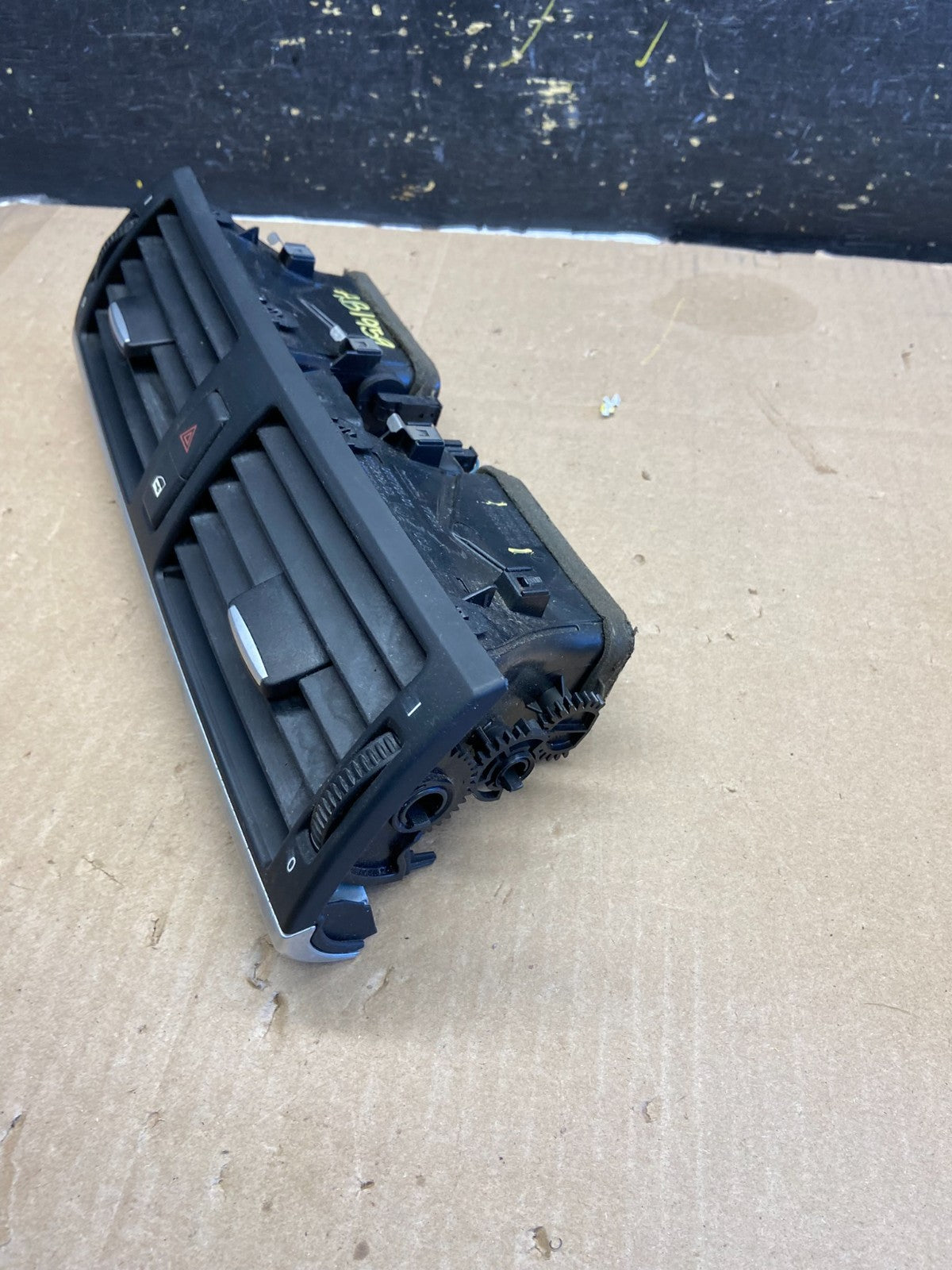 2007 to 2013 BMW X5 X6 Center Console Dash Air Vent OEM Ab1959 DG2