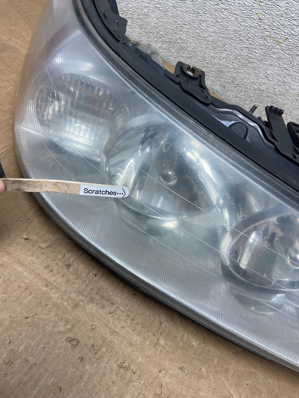 2005 to 2011 Lincoln Town Car Right Passenger Rh Side Headlight OEM Y5630 DW3