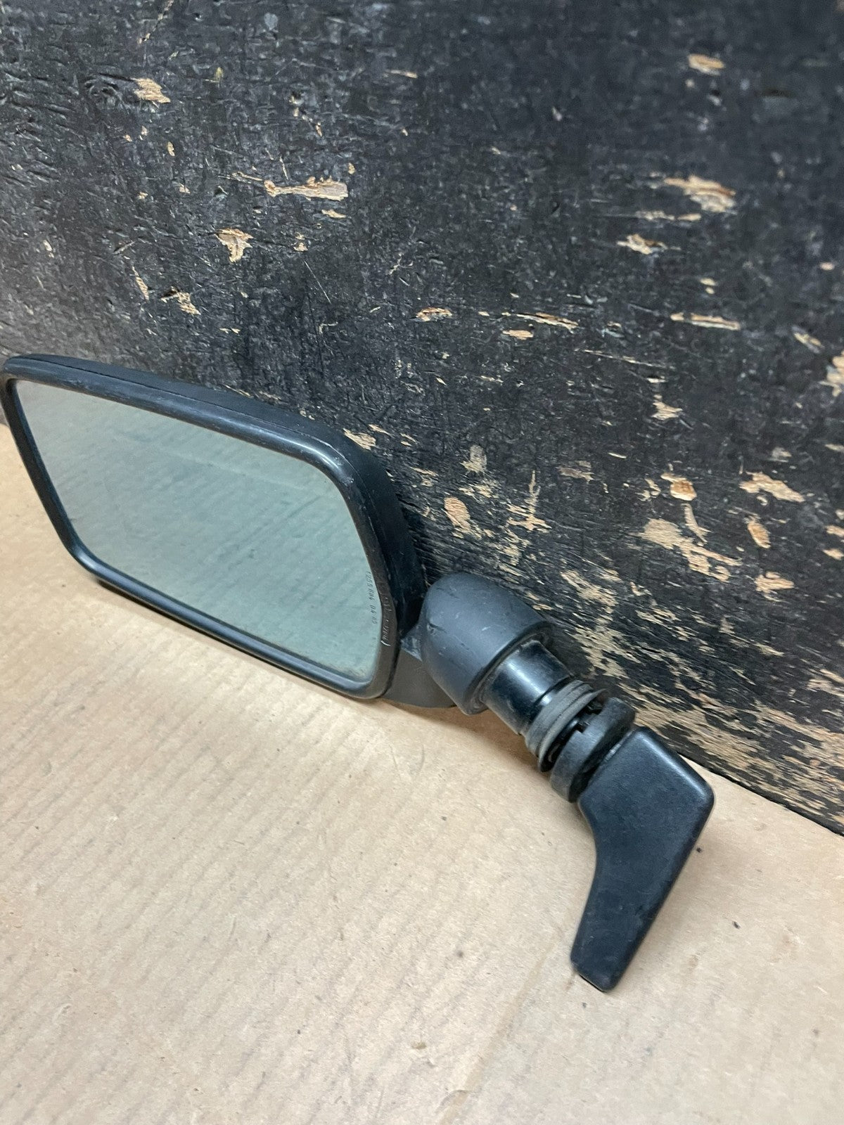 1981 to 1985 Volvo 244 Left Driver Side View Door Mirror Y1692 PS6