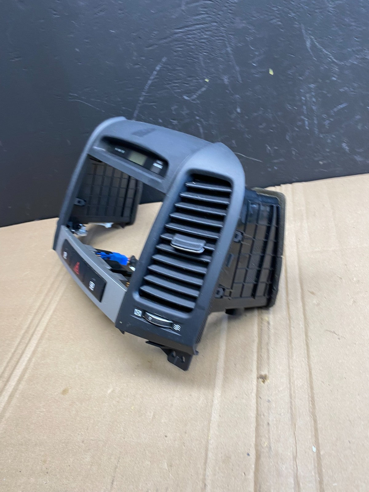 2007 to 2012 Hyundai Santa Fe Center Air Vent A/C Clock Bezel Trim AB8710 DG2