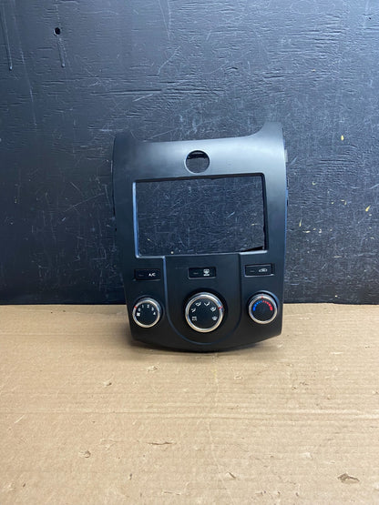 2010 - 2013 Kia Forte Radio Climate Control A/C Heater Bezel Trim AF2516 DG0