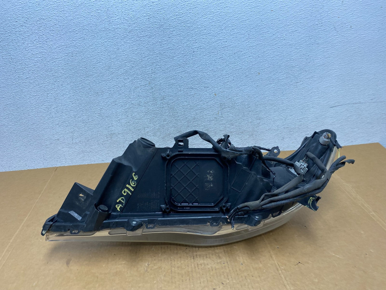 2011-2012 Toyota Avalon Right Passenger RH Xenon HID Headlight AD9166 DG6