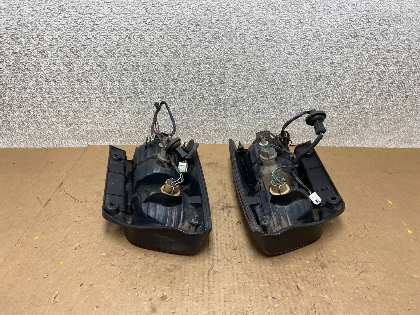 2005 to 2012 Nissan Pathfinder Tail lights Left+Right Side Z9389 DW7