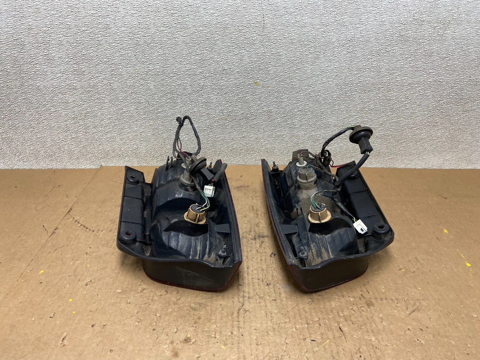 2005 to 2012 Nissan Pathfinder Tail lights Left+Right Side Z9389 DW7
