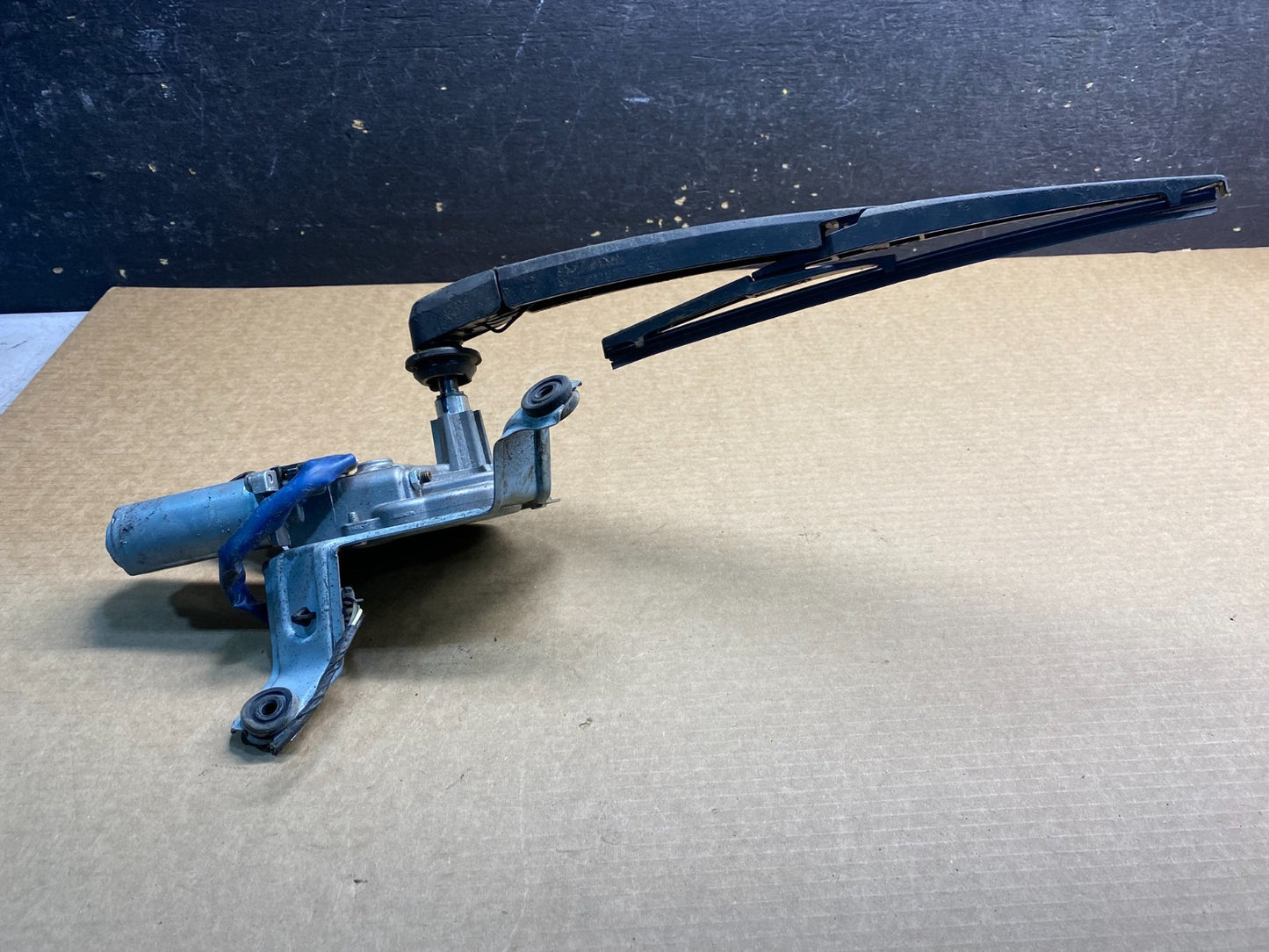 2011 - 2013 Kia Sorento Rear Glass Windshield Wiper Motor z9048 DG1