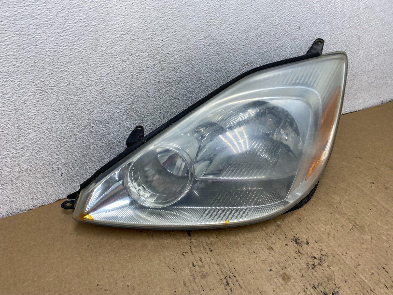 2004-2005 Toyota Sienna Left Driver LH Side Halogen Headlight AG2444 DW2