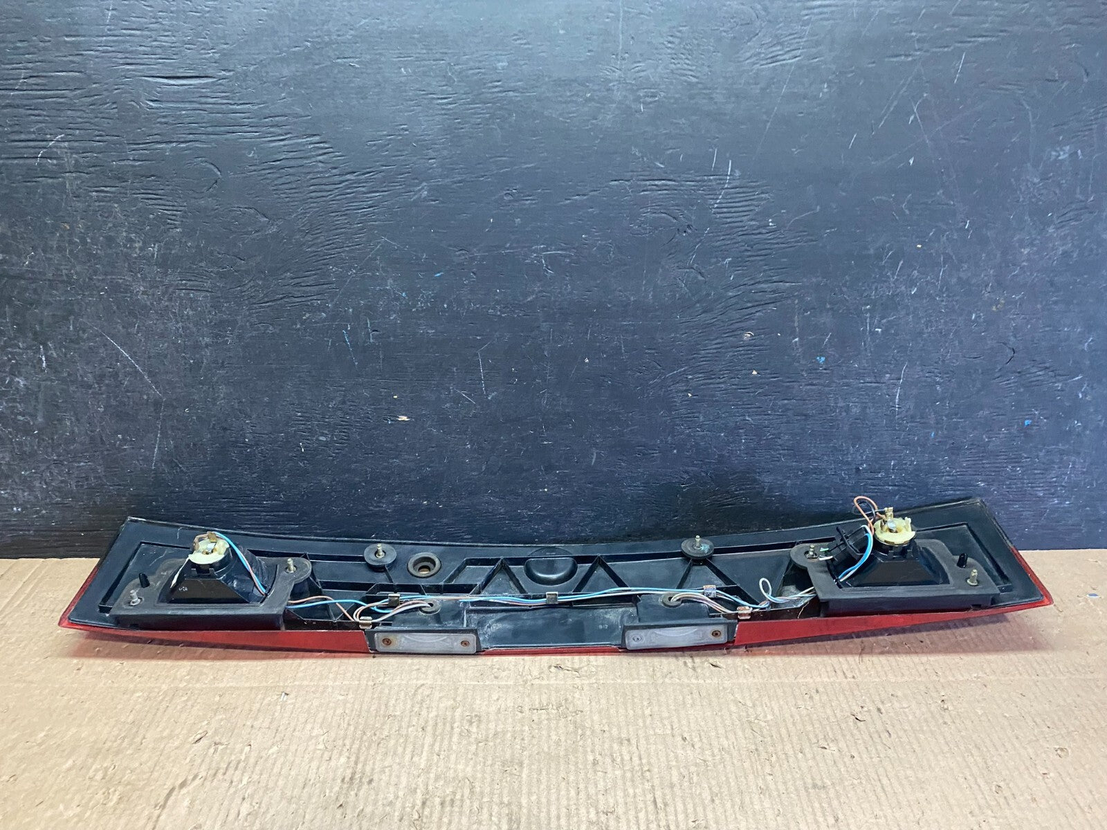 1993 to 1997 Saab 9000 Center Trunk Rear Brake Tail Light OEM i3533 DG16