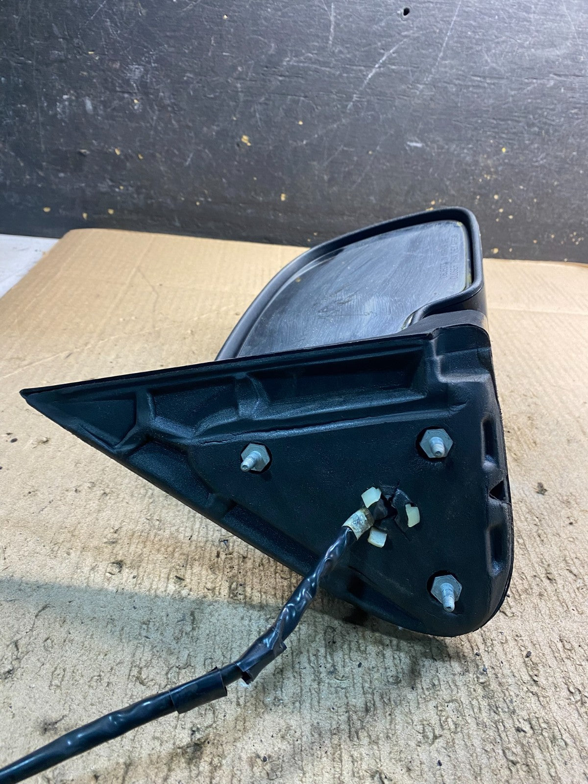 1999 to 2006 Chevrolet Tahoe Silverado Suburban Right Side Mirror OEM Z2504 MS4