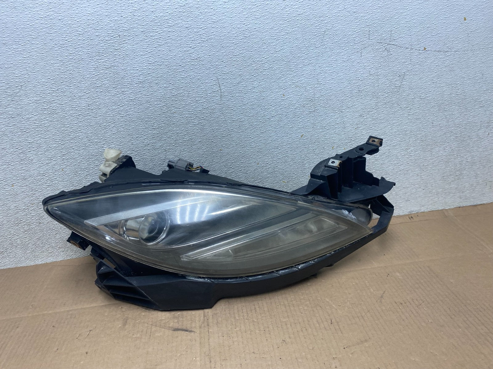 2009 - 2010 Mazda 6 Right Passenger Side Xenon Headlight Oem R6905 DW0