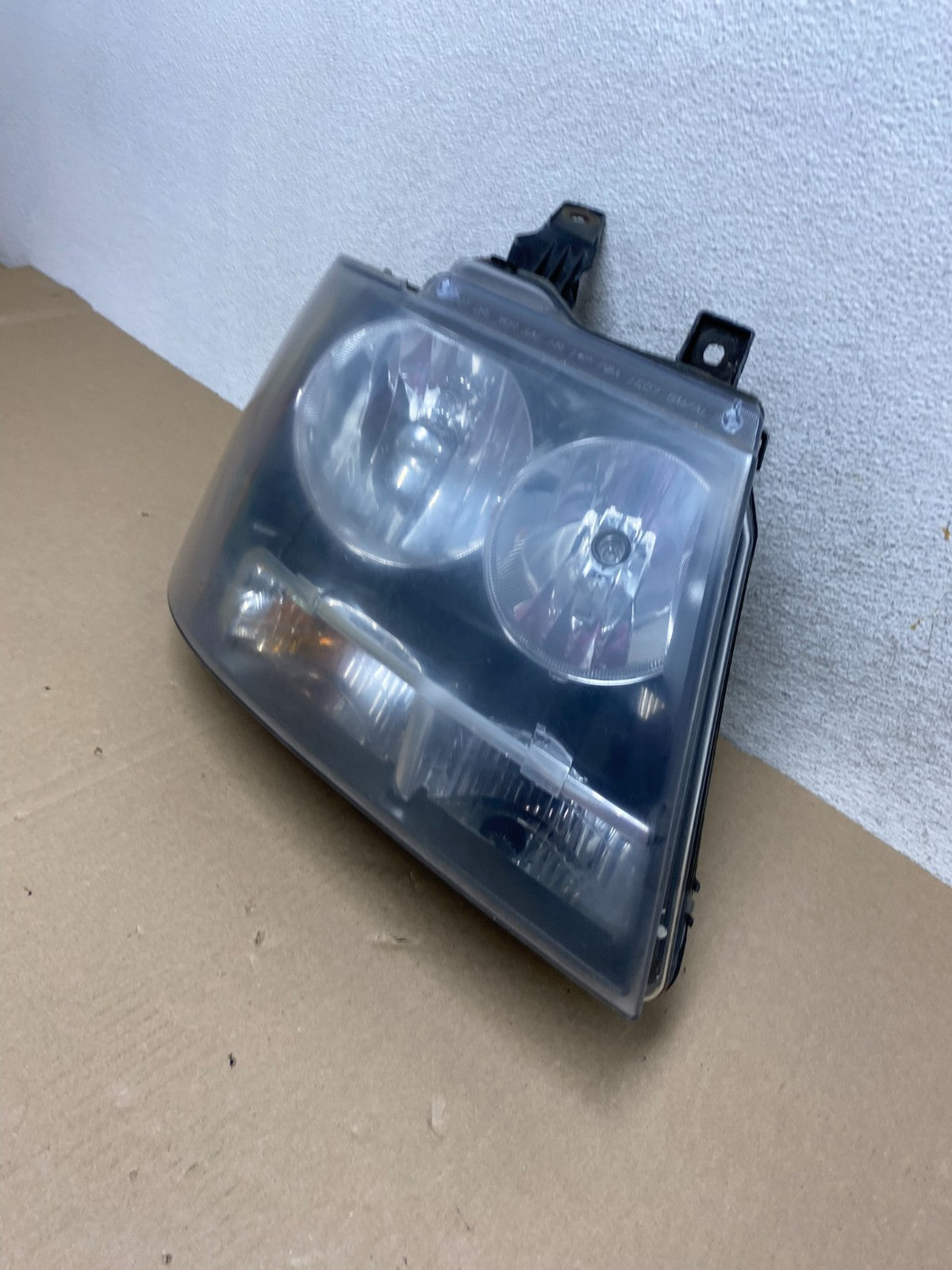 2007 to 2013 Chevrolet Suburban Tahoe Right Passenger RH Headlight AG6813 DW1