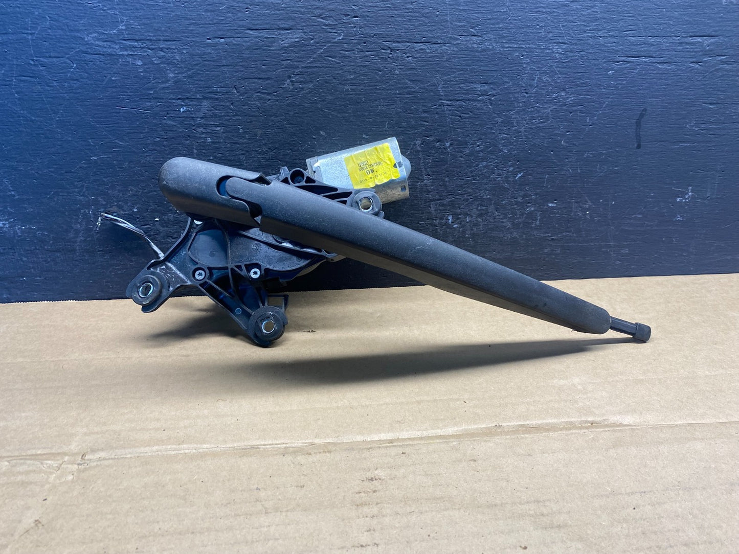 2011 to 2019 Ford Explorer Rear Windshield Wiper Motor ad3525 DG0