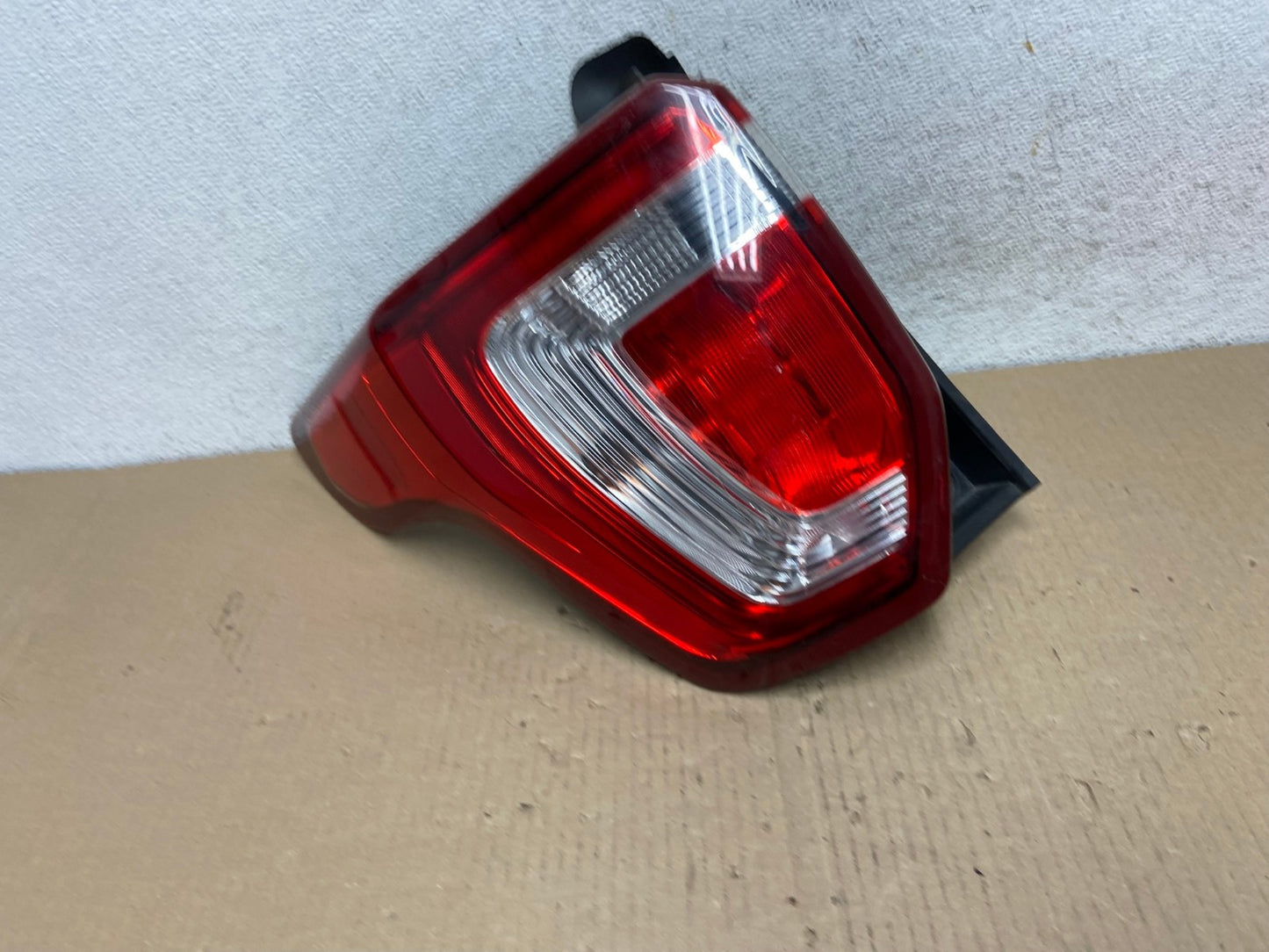 2016 to 2019 Ford Explorer Left Driver Lh Side Tail light AE9528 LK0
