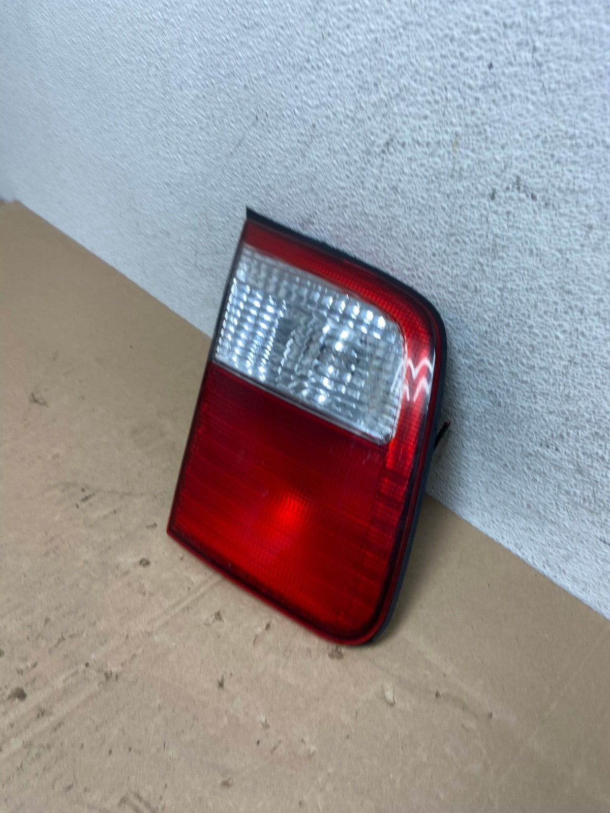 2001 2002 Subaru Forester Left Driver Inner Lid Mounted Tail Light AE6075 LK1