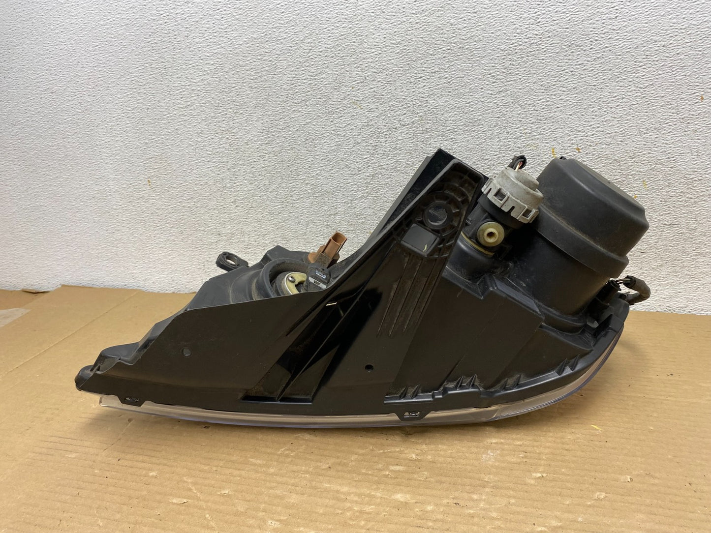 2011 to 2013 Dodge Durango Left Driver LH Xenon Headlight AG9344 DW5