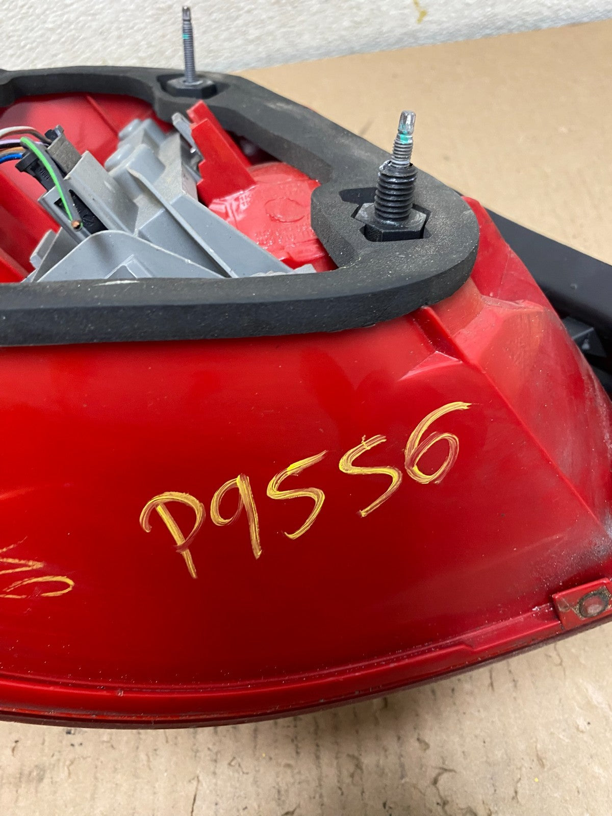 2010-2014 Volkswagen Golf MK6 Wagon Right Passenger Rh Tail Light P9556 DG8