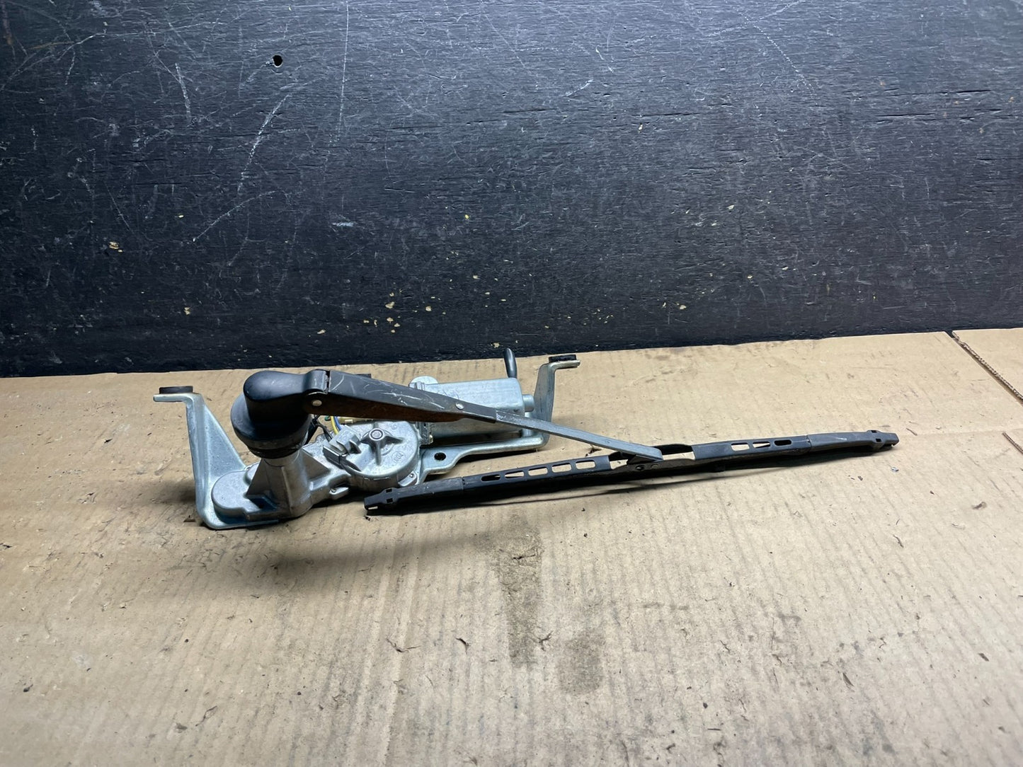 2003 to 2005 Subaru Forester Rear Wiper Motor 86510SA070 W7214 PS2
