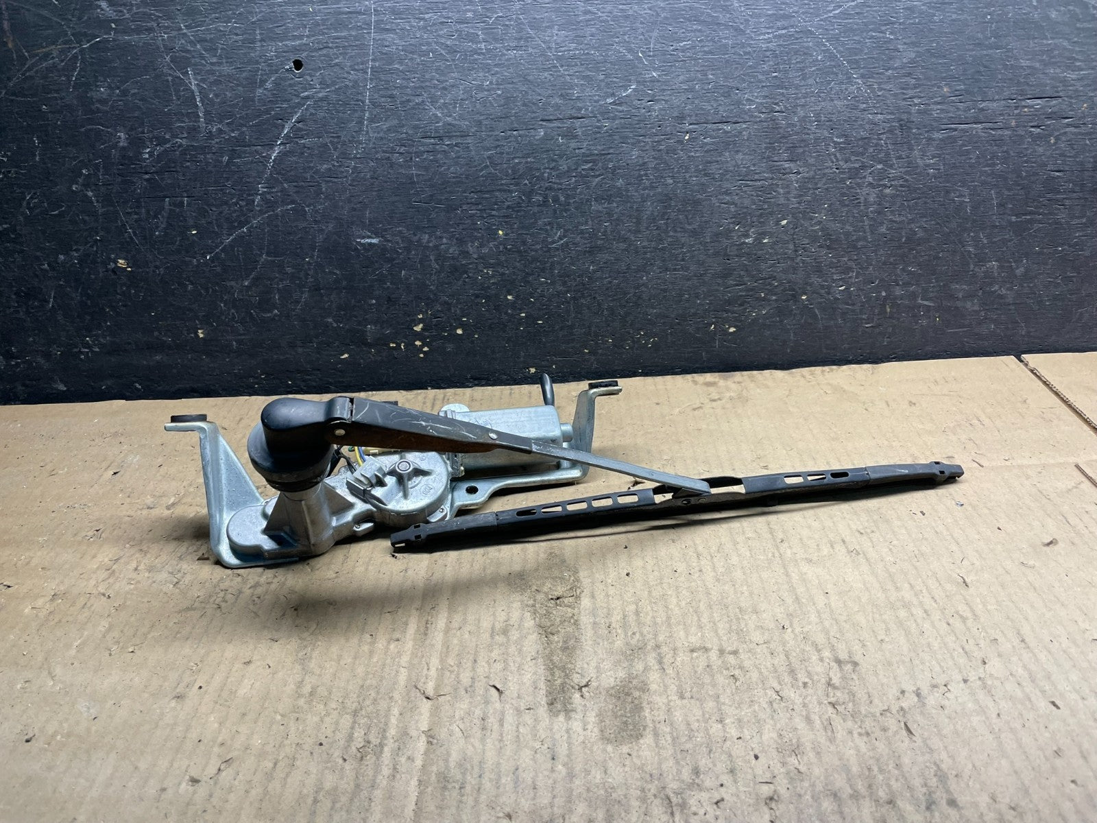 2003 to 2005 Subaru Forester Rear Wiper Motor 86510SA070 W7214 PS2
