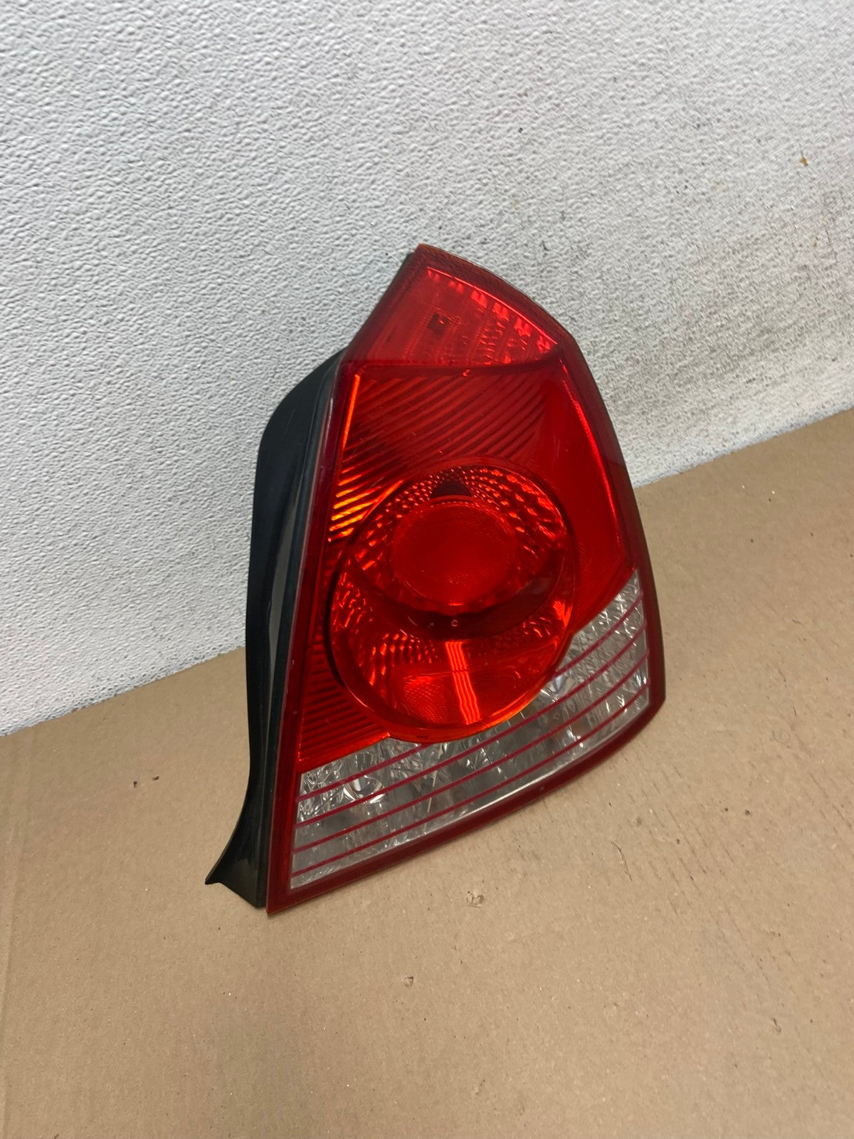 2004 2005 2006 Hyundai Elantra Sedan Right Passenger Tail Light AF2999 LK2