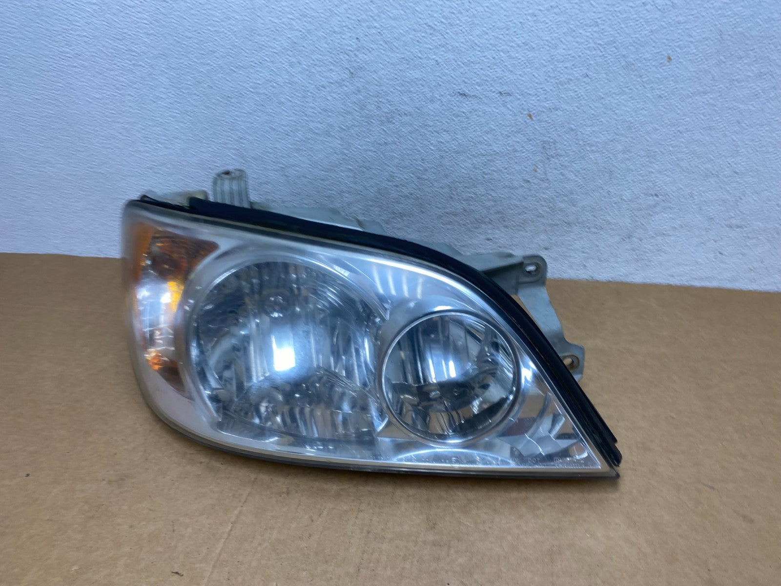 2002 to 2005 Kia Sedona Right Passenger RH Side Headlight DEPO AD4470 DW1