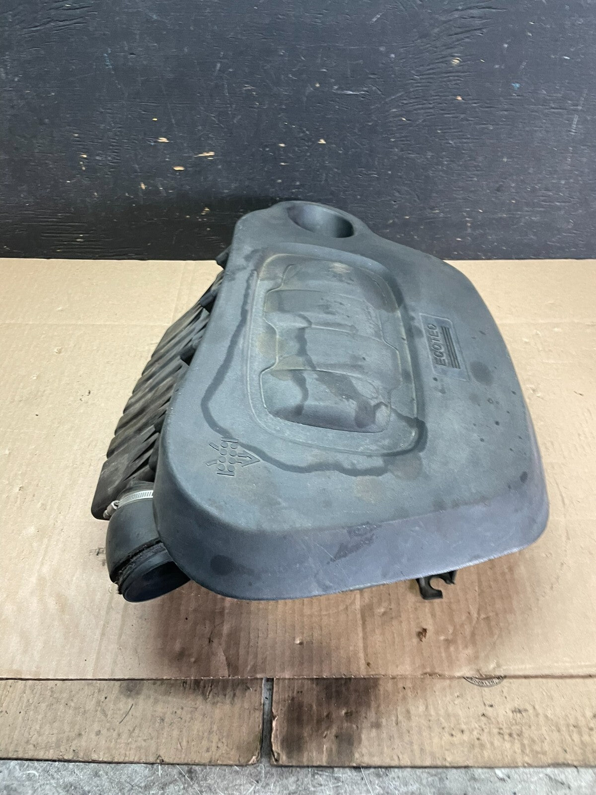 2006 to 2011 Chevrolet HHR Engine Motor Cover Shield M9027 DG3