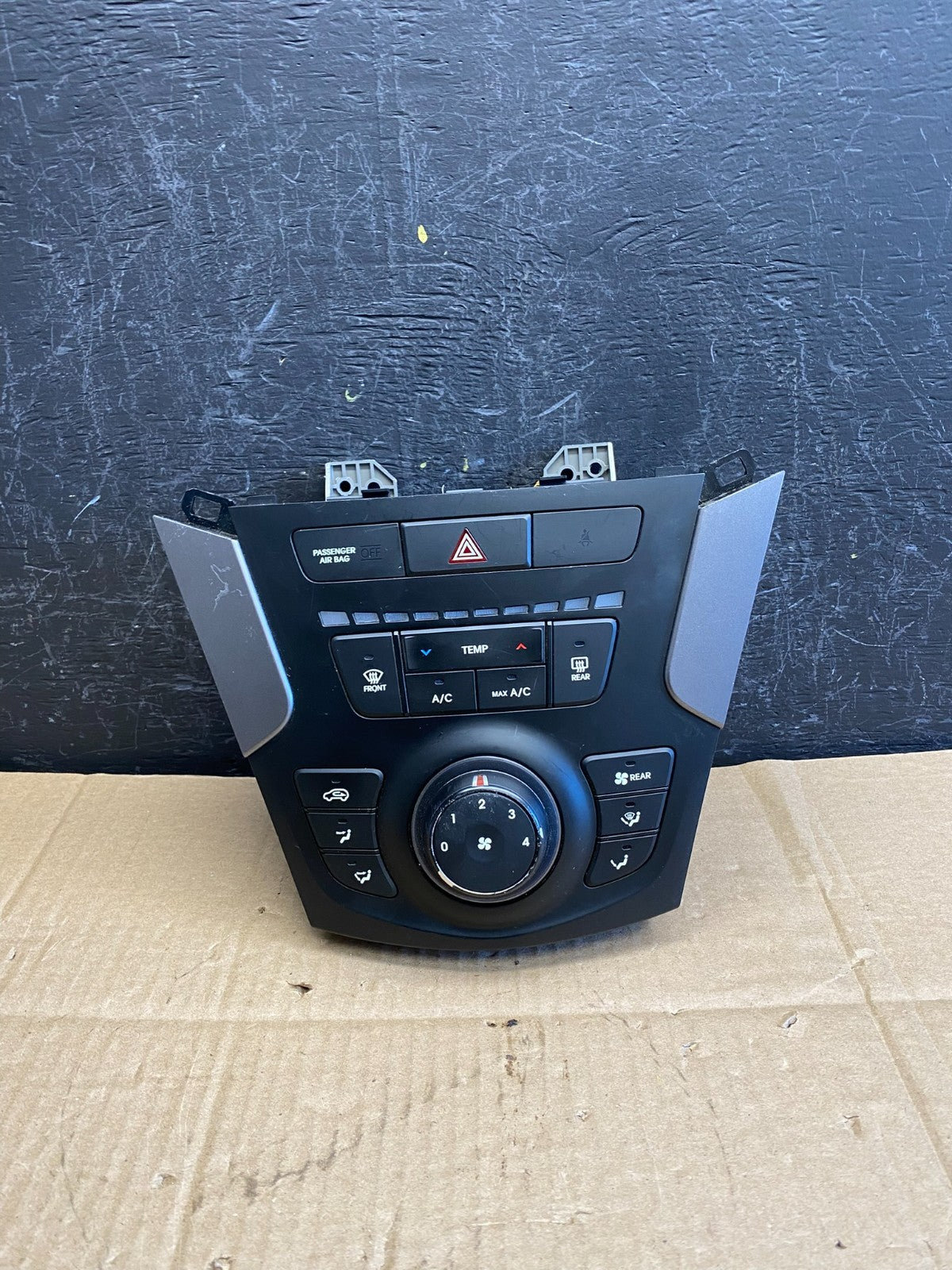 2017 to 2018 Hyundai Santa Fe Automatic Climate AC Heater Control ac9430 DG0