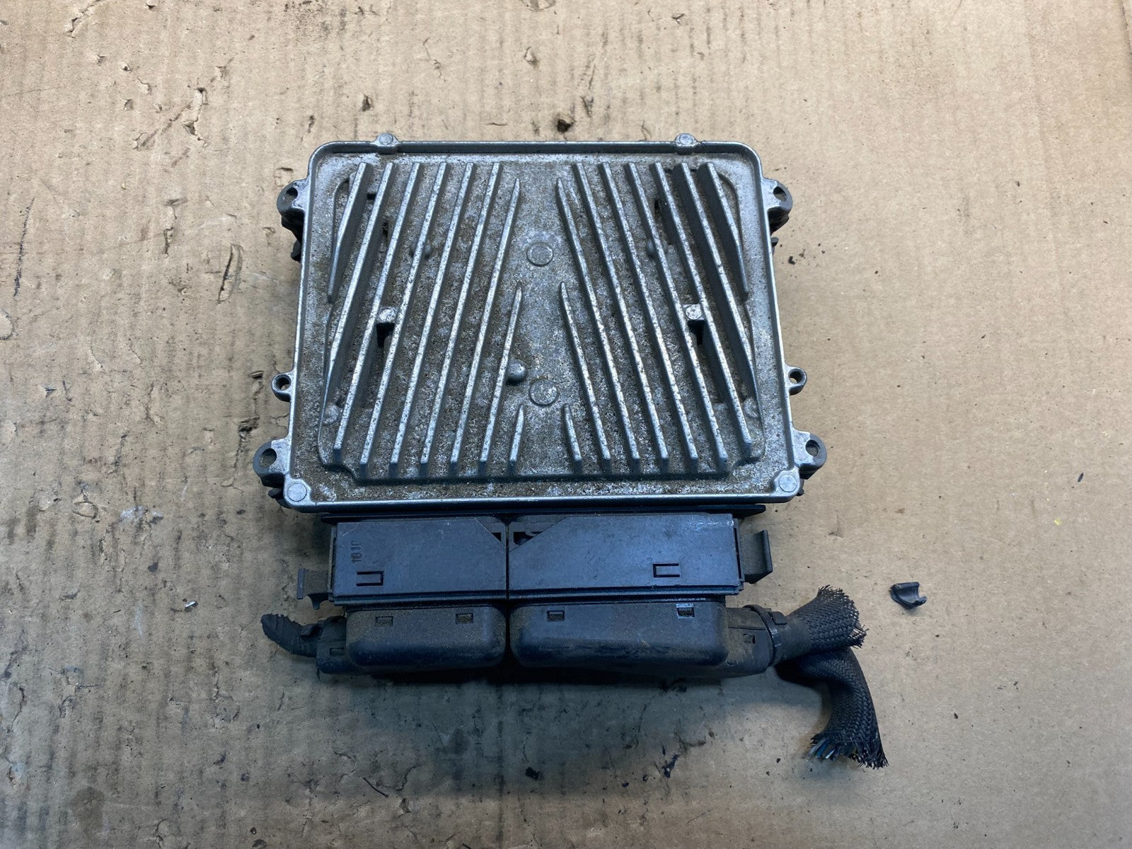2006 to 2009 Mercedes R350 ML350 Engine Computer Module ECM ECU AE8047 DW0