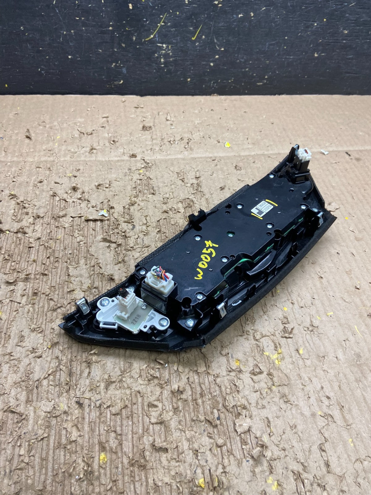 2013 to 2015 Nissan Pathfinder Information Display Control OEM  w0057 DG5