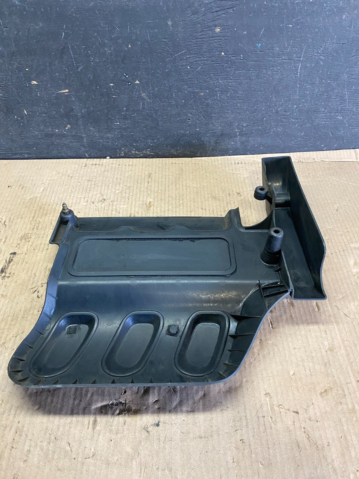 2001 to 2004 Mazda Tribute  DOHC 24 VALVE Engine Shield Top Cover L9425 PS4