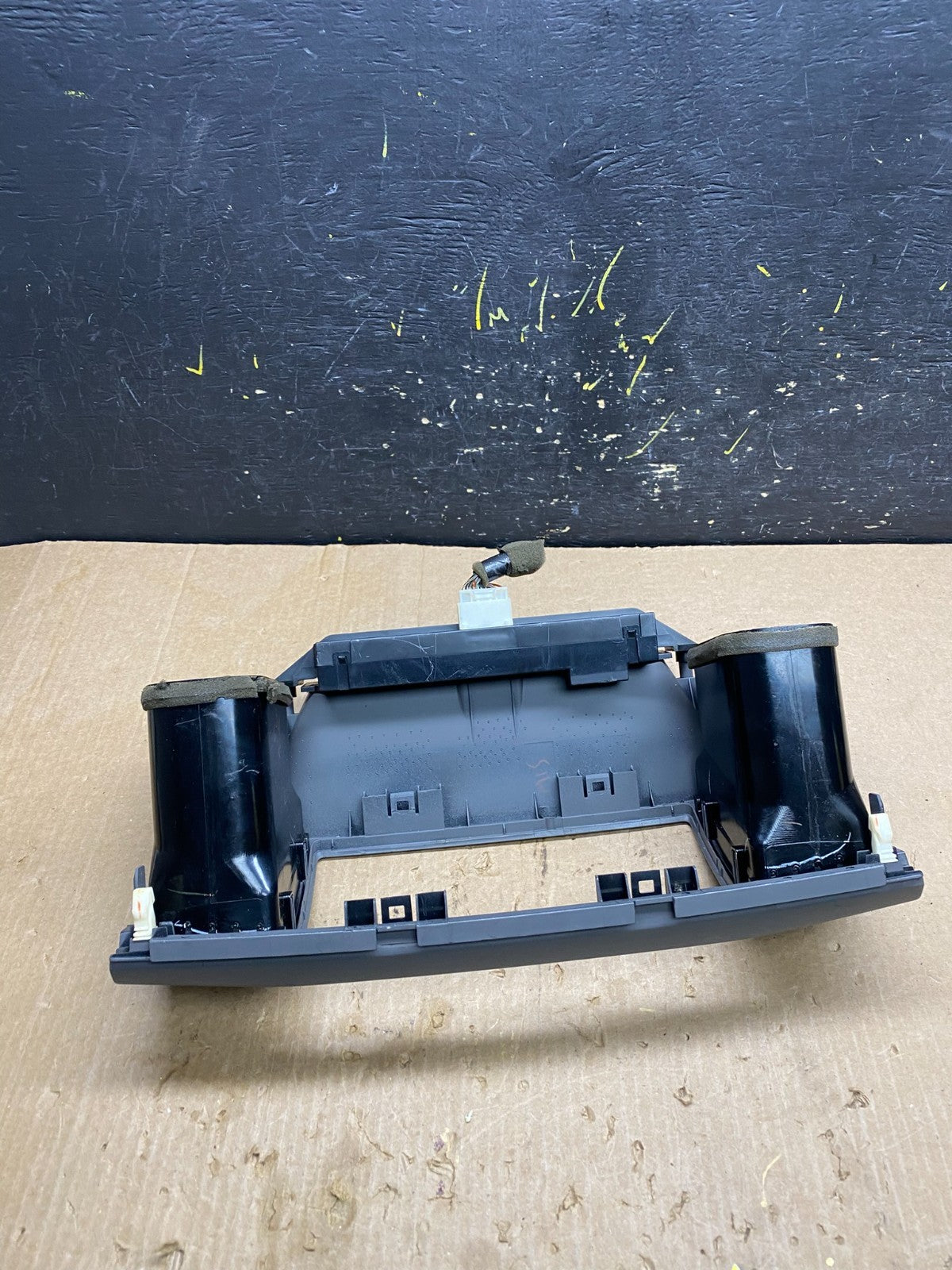 2002 2005 Toyota Camry Radio Center Console  Air Vent Bezel Trim OEM z4316 DG4