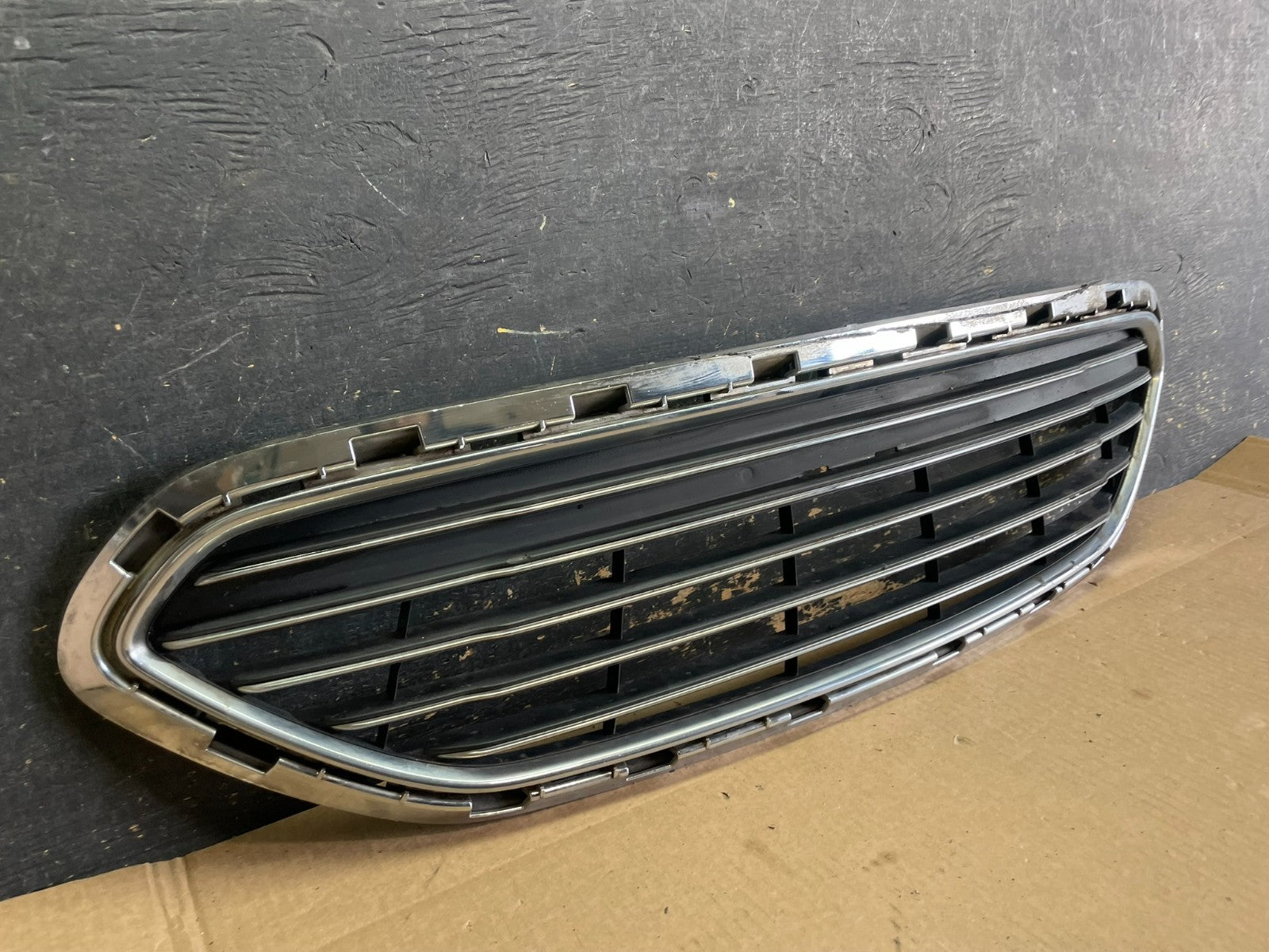2014 to 2019 Ford Fiesta Front Upper Grille Grill Oem AB3030 DG1