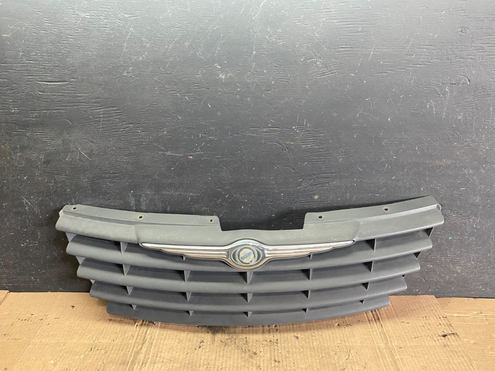 2005 to 2006 Chrysler Town & Country Front Upper Grill Grille Oem P8585 DG0