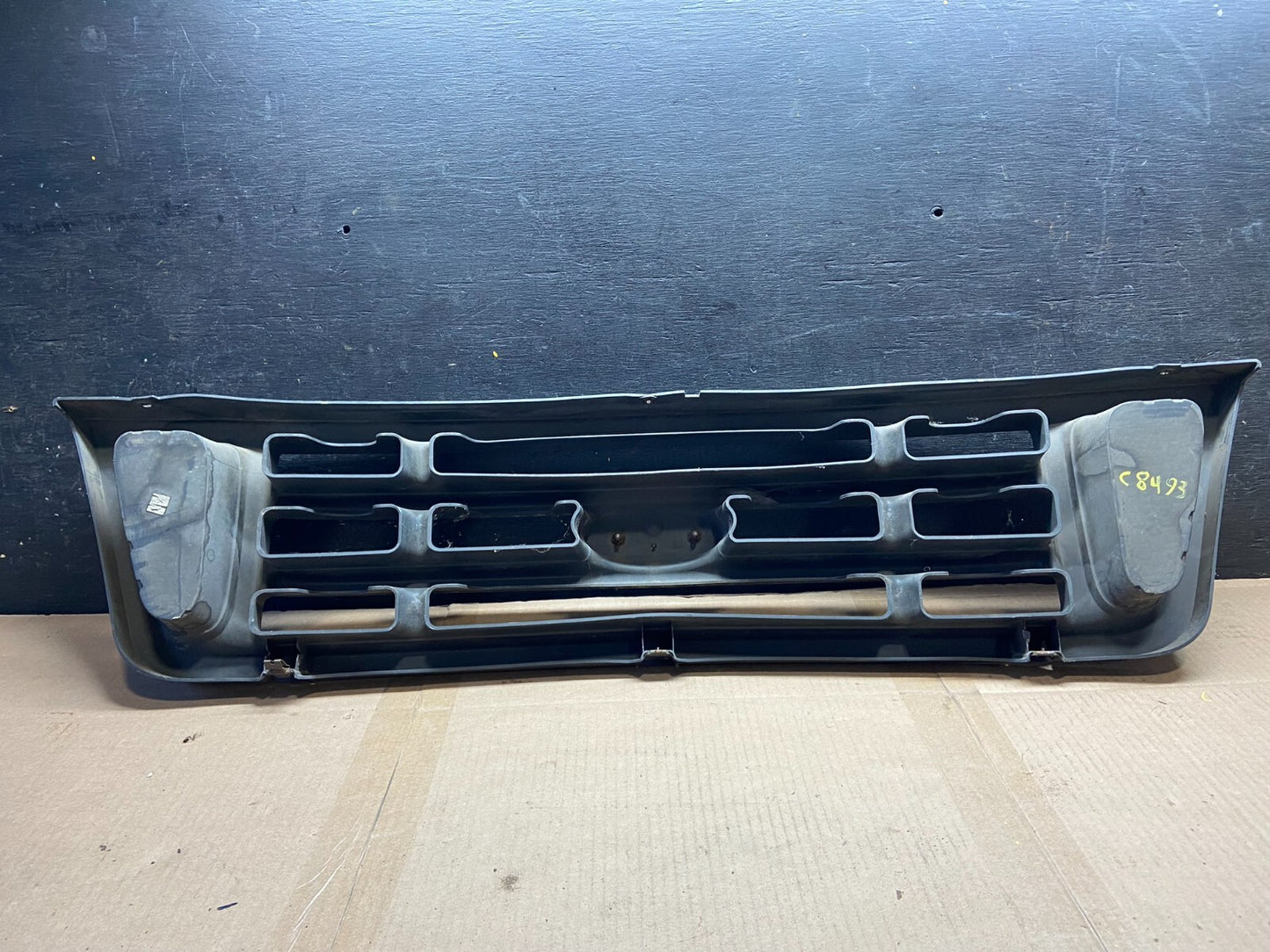 2003 to 2007 Ford Econoline E150 E250 E350 Front Grille Grille C8493 OEM DG15