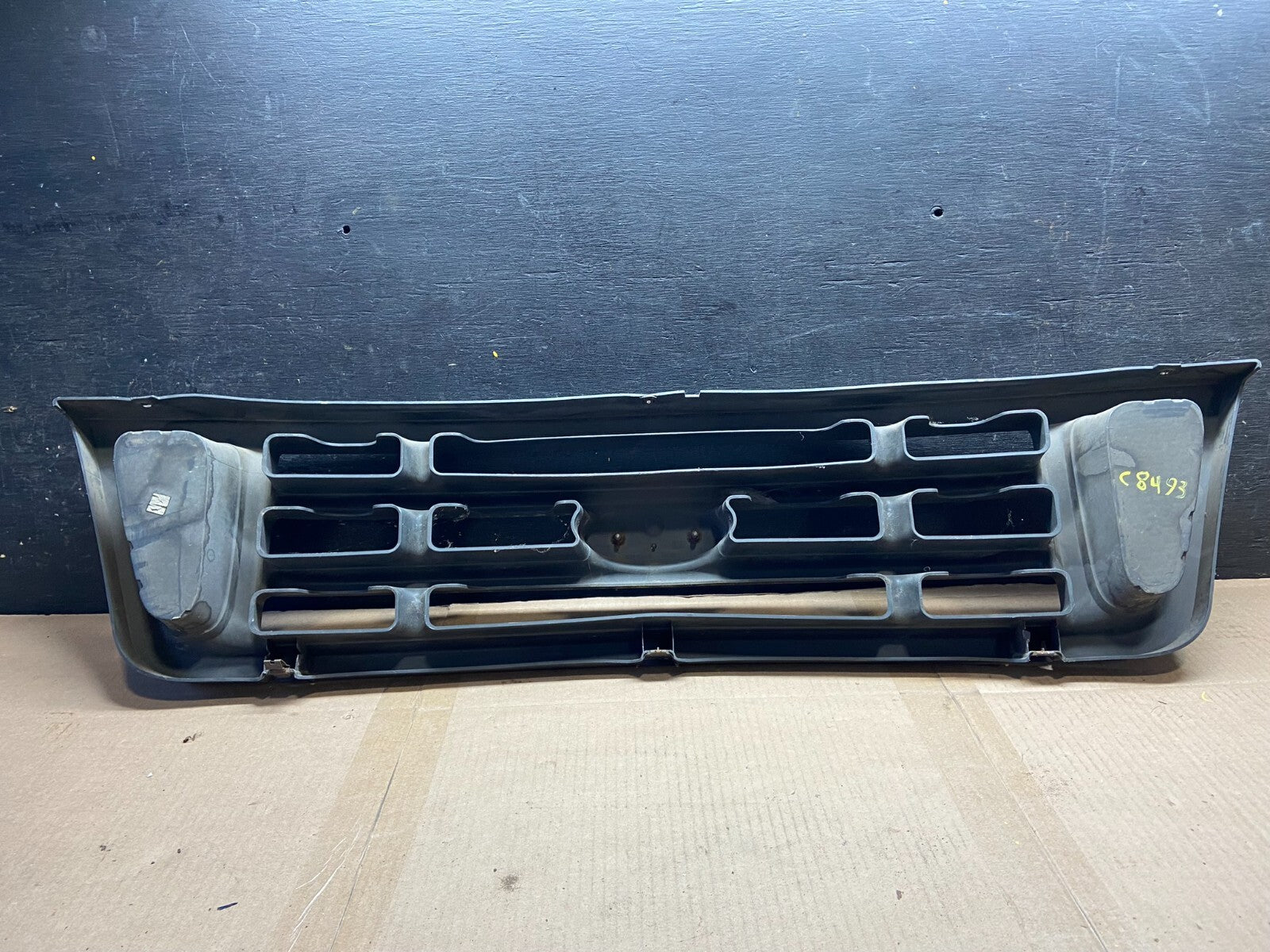 2003 to 2007 Ford Econoline E150 E250 E350 Front Grille Grille C8493 OEM DG15