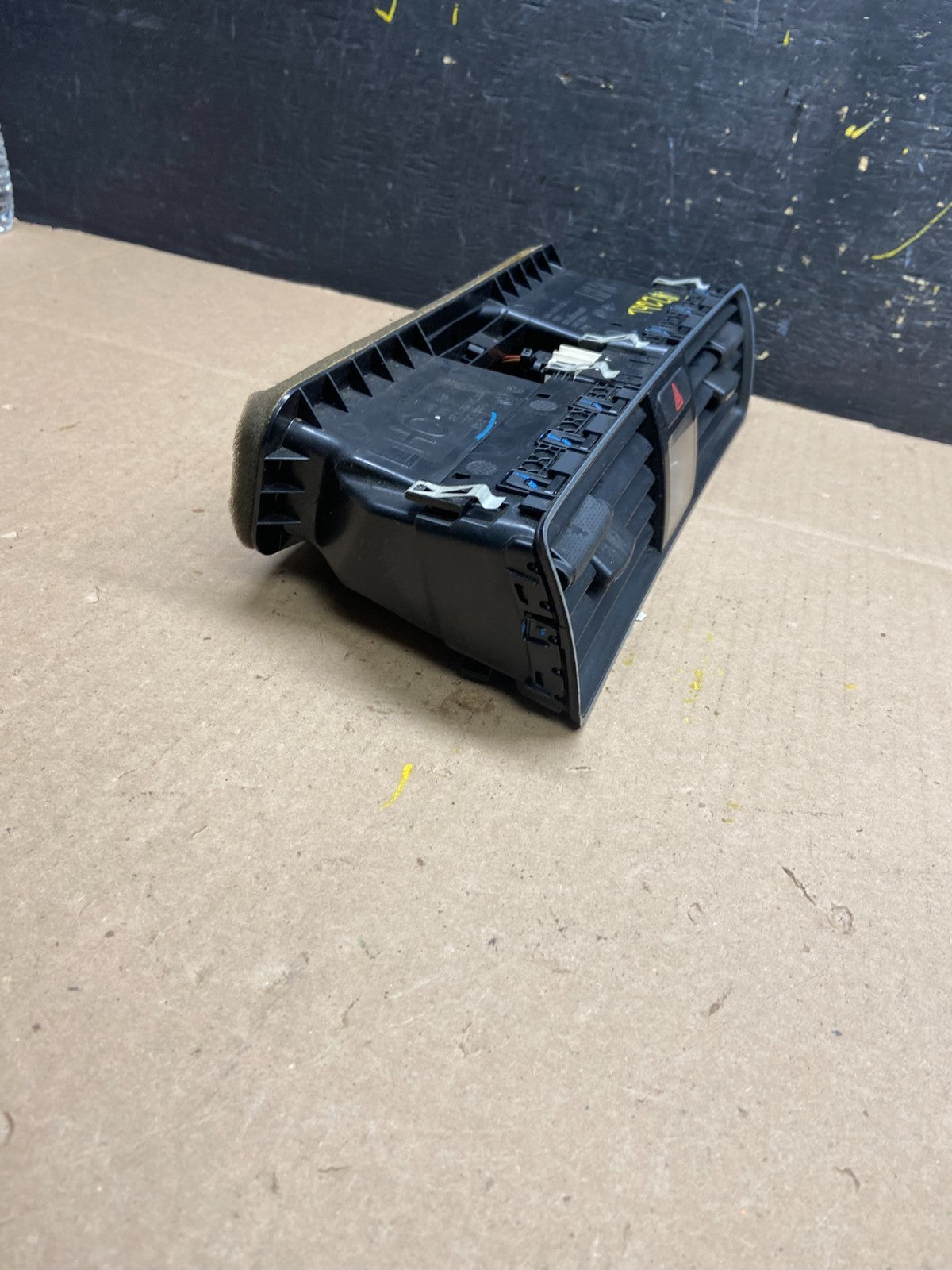 2012 - 2015 Volkswagen Passat Dash Dashboard Middle Center Air VentOEM  T9228 DG1
