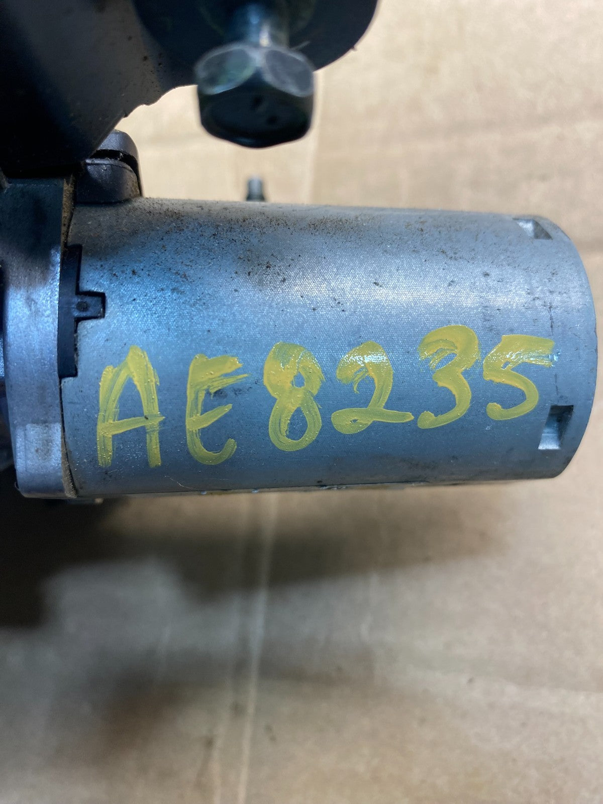 2017 to 2021 Nissan Rogue Rear Windshield Wiper Motor AE8235 DG6