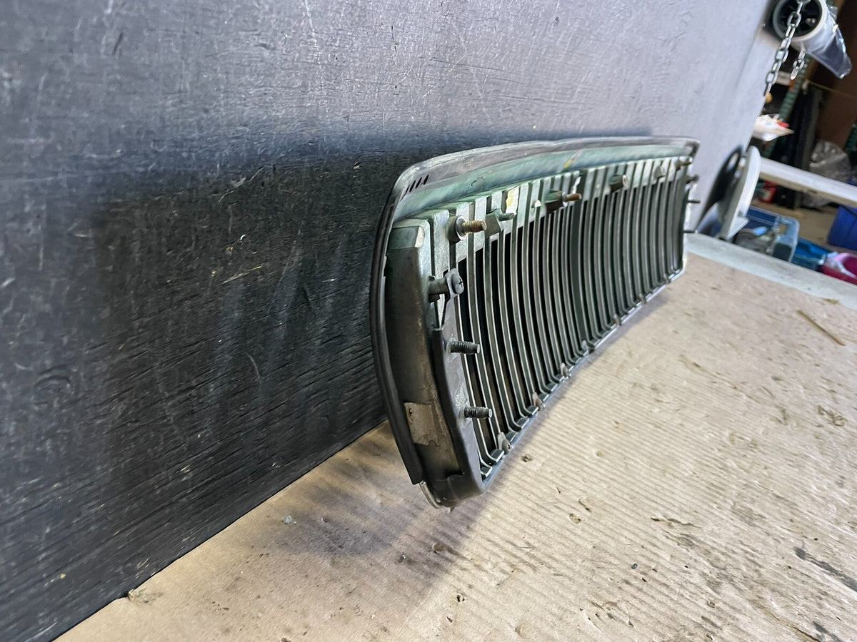 2002 to 2005 Hyundai XG350 Front Upper Grill Grille W/Emblem M2914 DG5