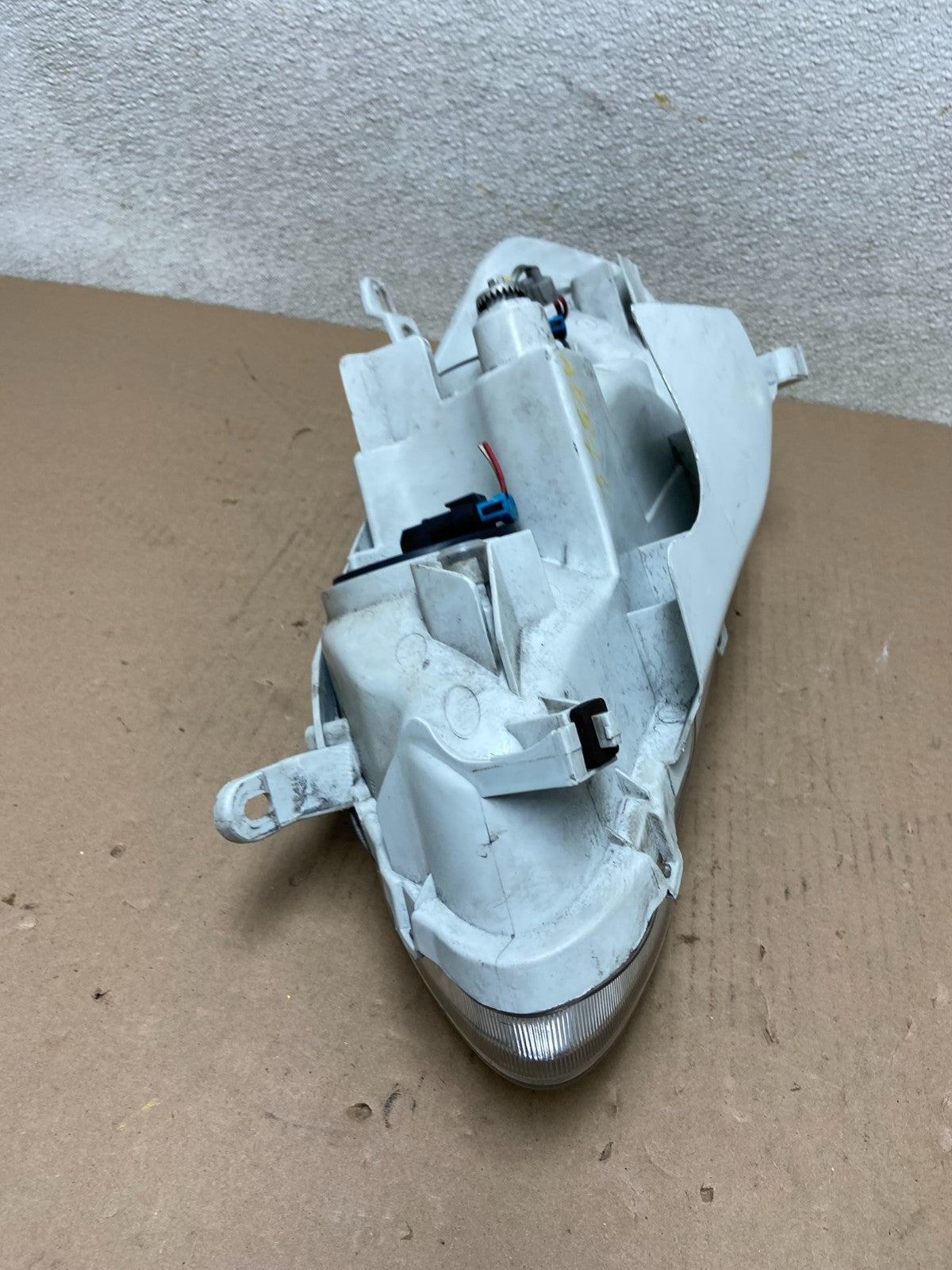 2005 to 2008 Toyota Corolla Right Passenger RH side Headlight AB5944 DW8