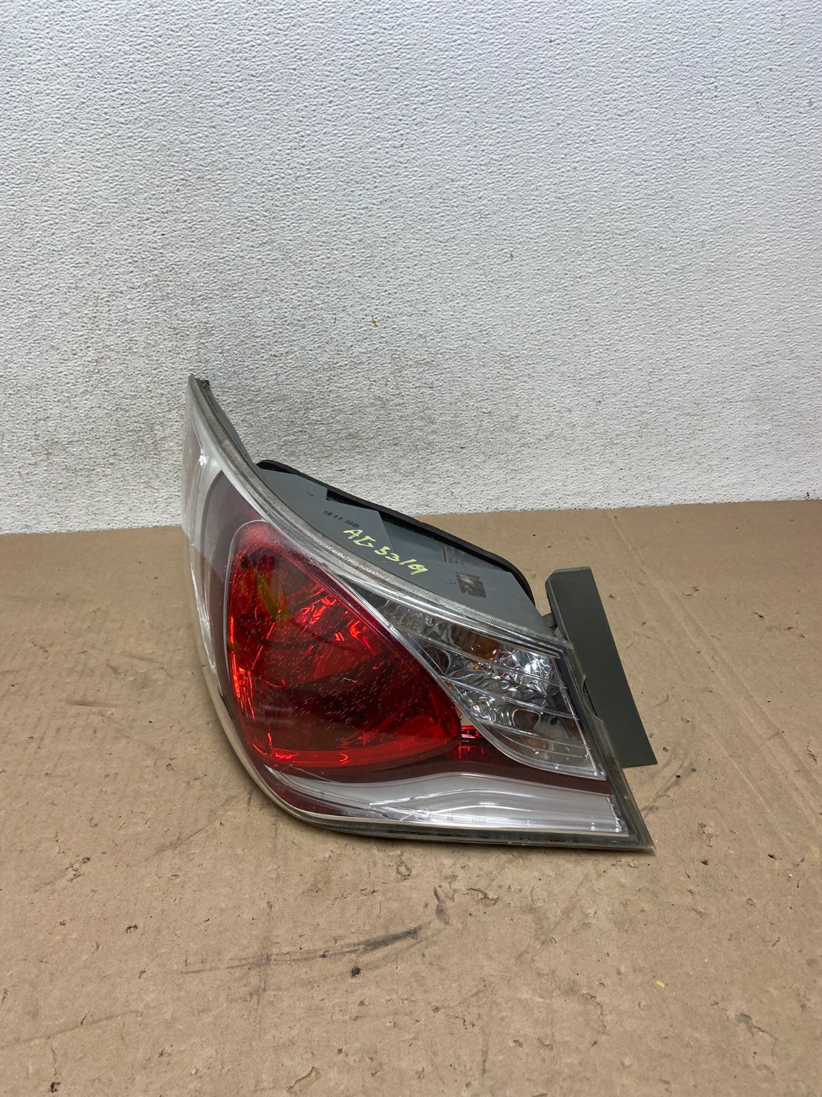 2011 - 2015 Hyundai Sonata Hybrid Left Driver LH Tail Light AG5319 LK0