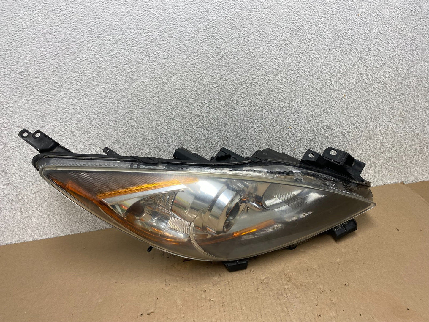 2010 - 2013 Mazda 3 Halogen Right Passenger Rh Side Headlight AG6702 DW0