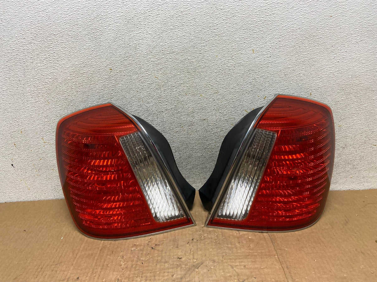 2004 2005 Hyundai XG350 XG Left+Right Tail Lights AI5421 LK0
