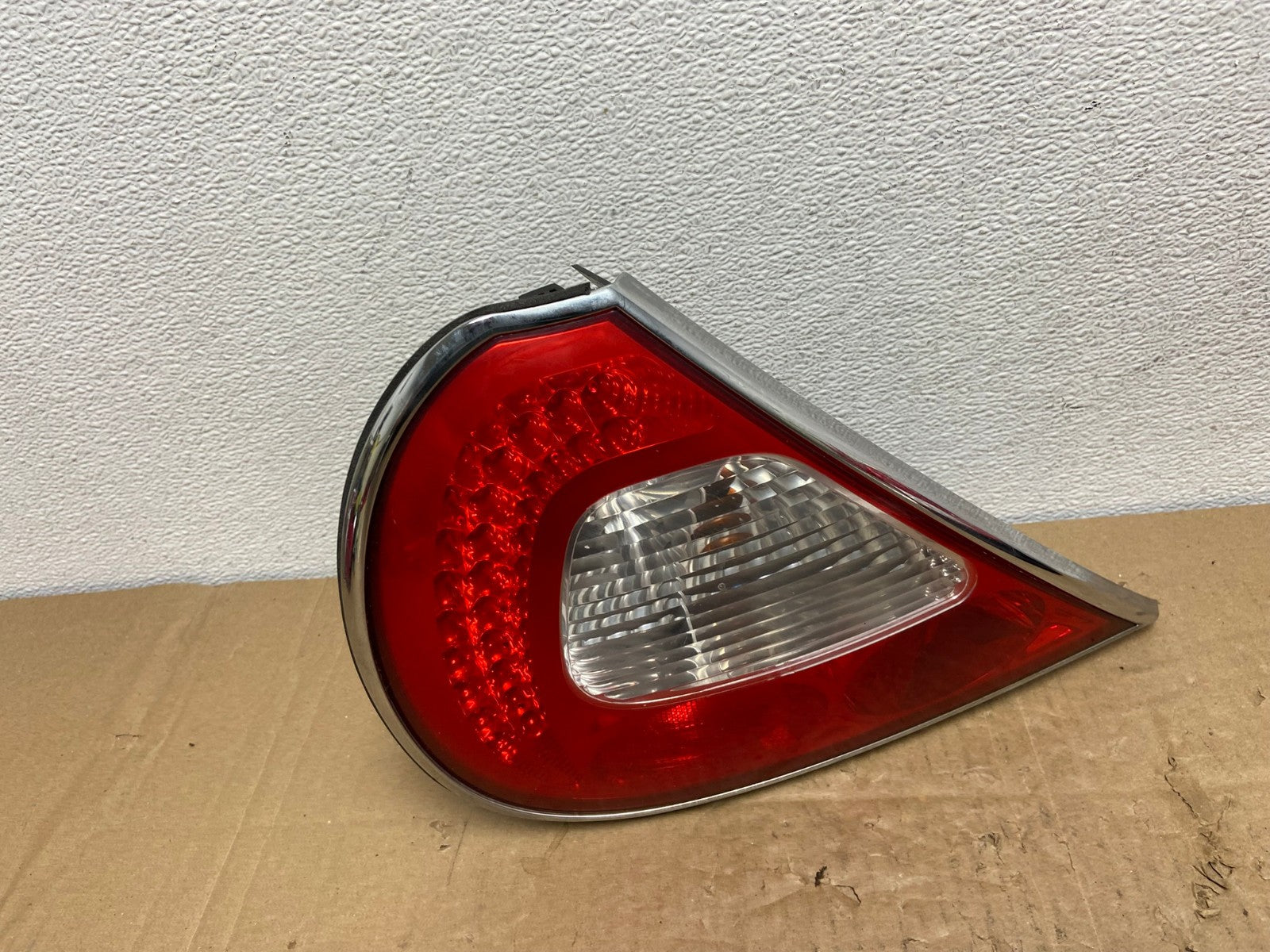 2004 to 2006 Jaguar XJ8 Left Driver LH Side Tail Light AC3930 LK0