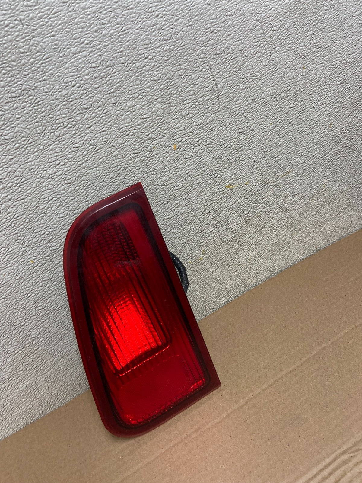2003-2006 Lincoln Navigator Right Passenger RH Inner Tail Light OEM AB0940 LK2