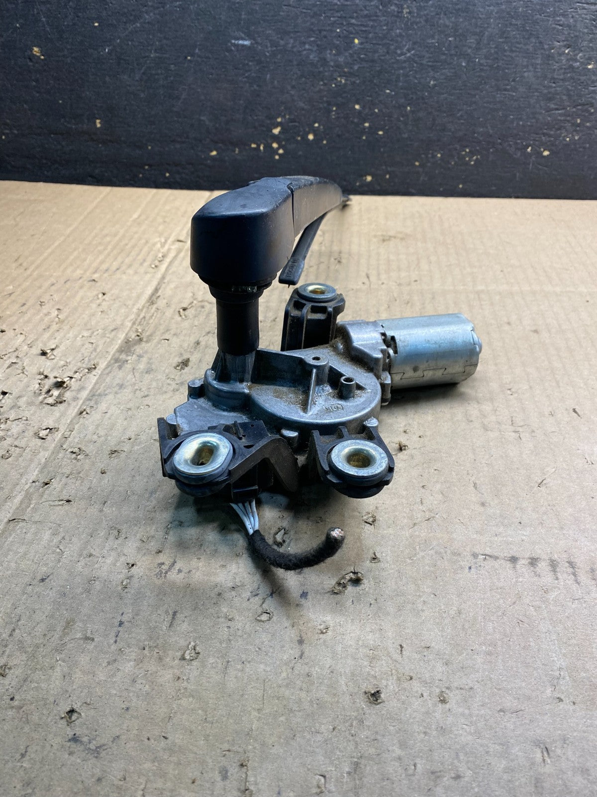 2006 to 2009 Volkswagen Golf Rear Windshield Wiper Motor OEM ab0397 DG4