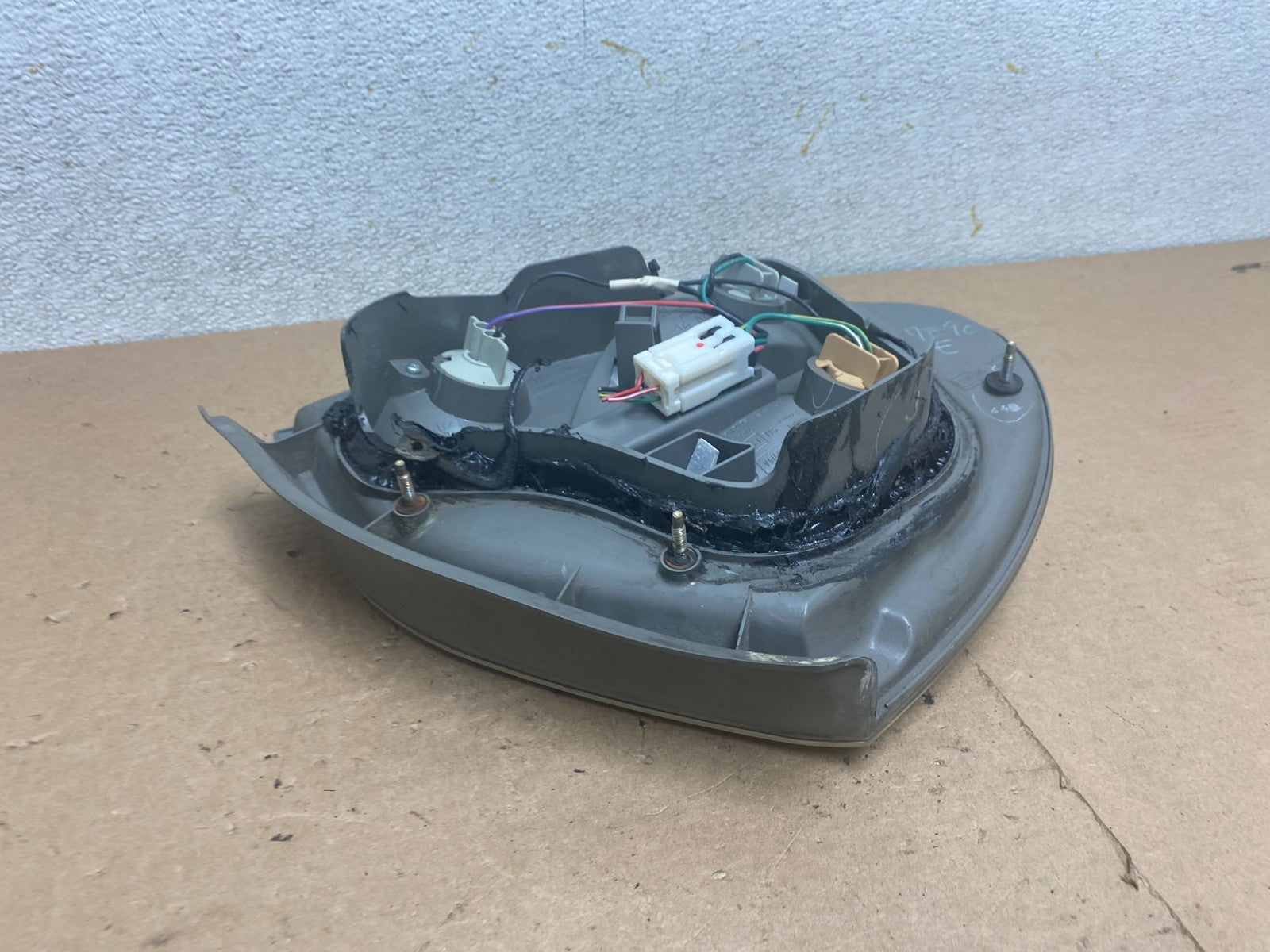 2002 2003 Nissan Maxima Right Passenger RH Side Tail Light OEM P4964 DW6