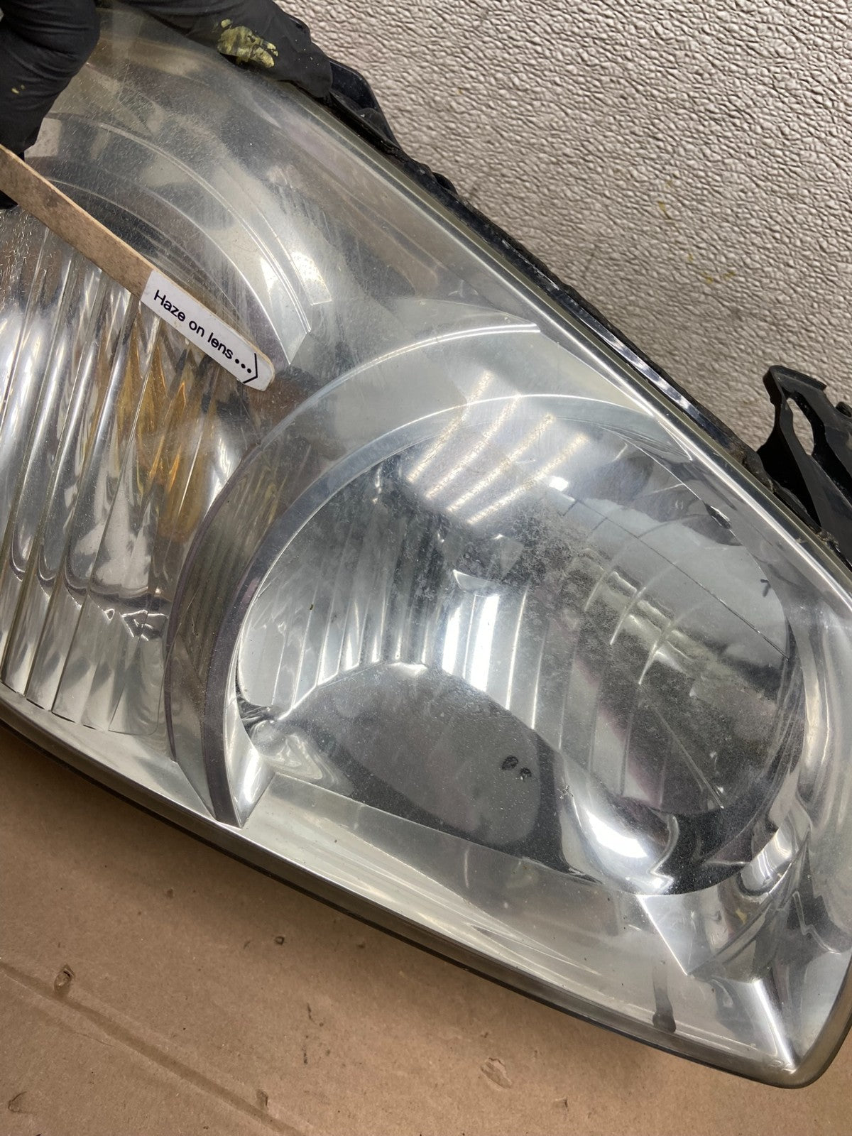 2005 - 2006 Mazda Tribute Right Passenger Rh Headlight Oem AA9886 DW4