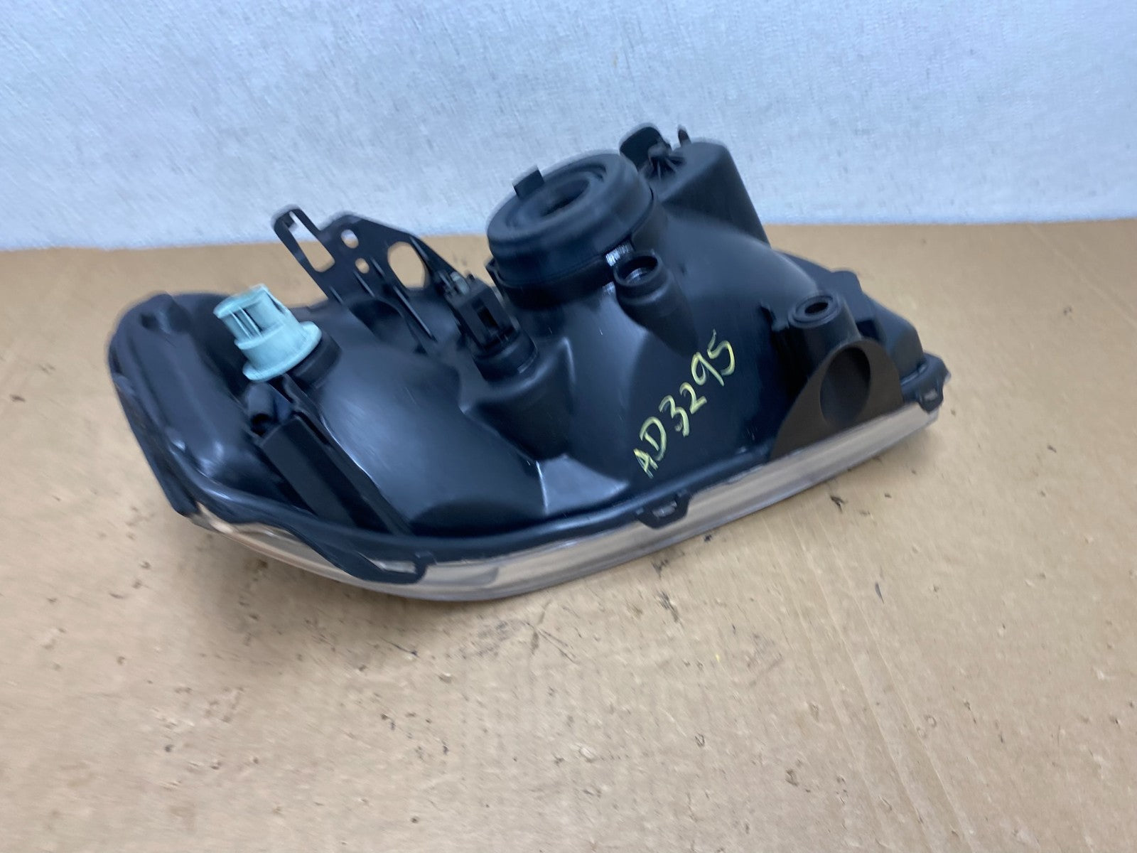 2001 to 2004 Mazda Tribute Left Driver Lh Side Halogen Headlight AD3295 DW6
