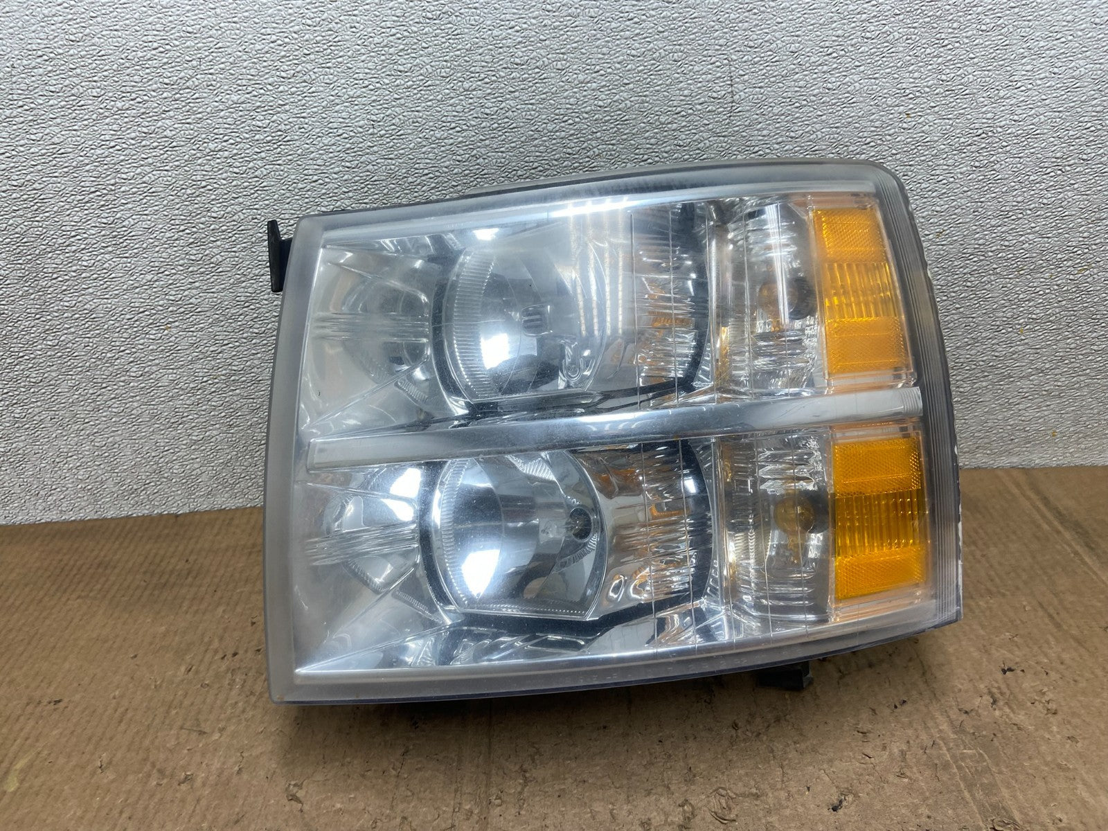2007 to 2014 Chevrolet Silverado Left Driver Lh Side Headlight Oem AA8346 DW0