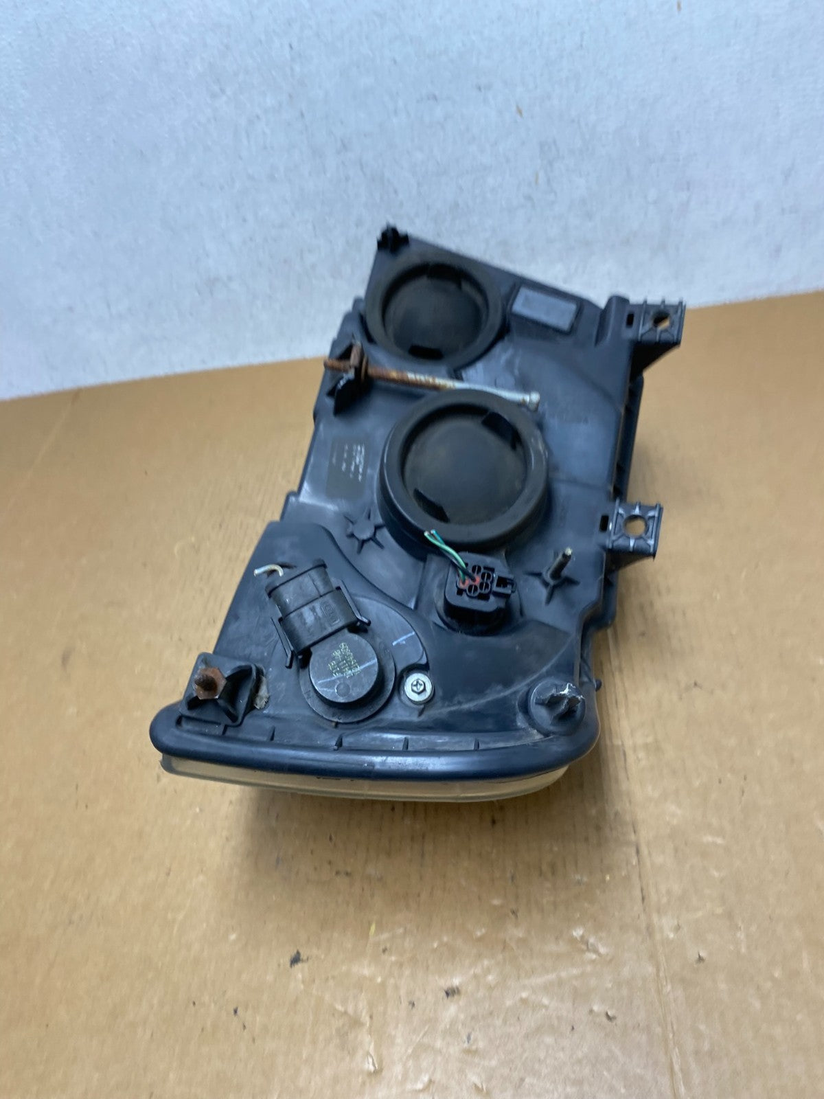 2003 - 2006 Ford Expedition Right Passenger Side Headlight Halogen AD9295 DW7